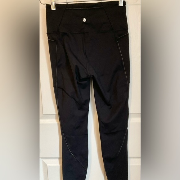 Lululemon women’s size 6 black running tight with reflective markings - Picture 2 of 6